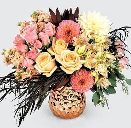 Blush, Cream, Pink and Rose notes create an elegant mix of fresh flowers. Trendy and Beautiful for the perfect gift! Roses, Dahlias, stock and seasonal Premium textures and soft florets. Elegant and Modern.